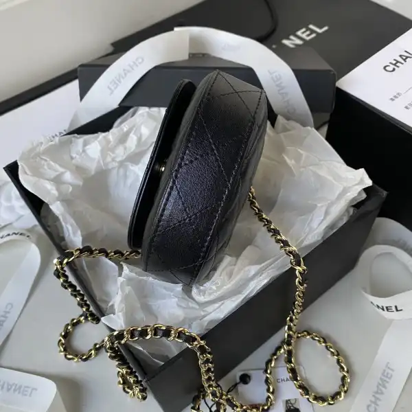 CHANEL CHANELUTCH WITH CHAIN