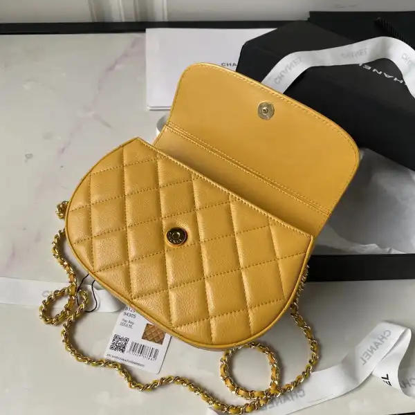 First bag ru CHANEL CHANELUTCH WITH CHAIN