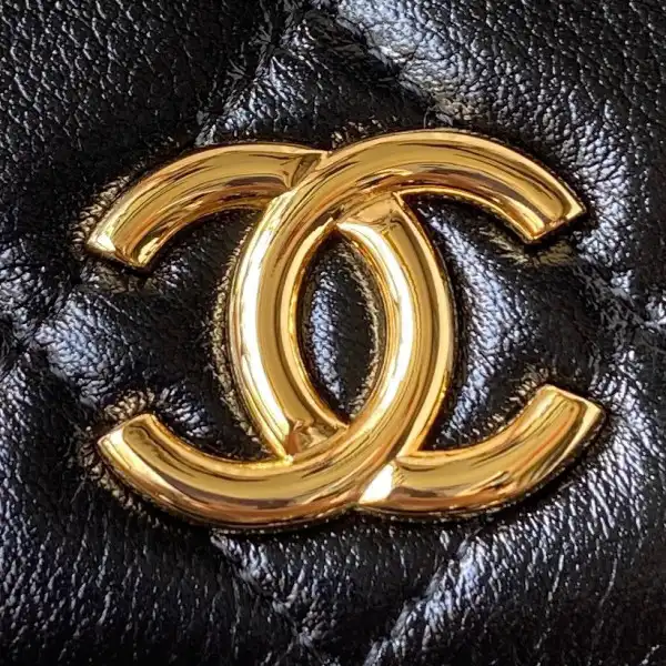 CHANEL CHANELUTCH WITH CHAIN