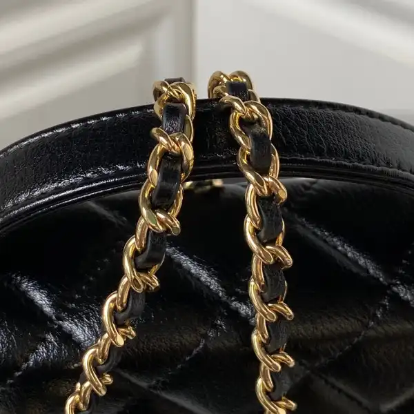 CHANEL CHANELUTCH WITH CHAIN