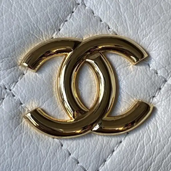 CHANEL CHANELUTCH WITH CHAIN