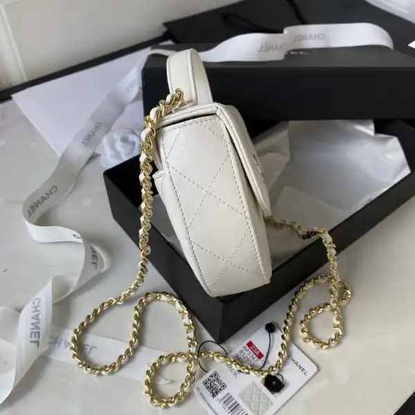 CHANEL CHANELUTCH WITH CHAIN