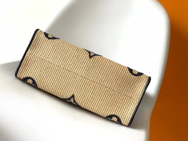 LOUIS VUITTON ONTHEGO MM