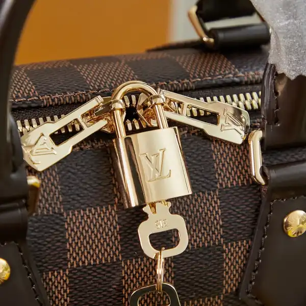 Repladies offers premium fake Louis bags at unbeatable prices. Our products are cheap because we focus on direct sales LOUIS VUITTON SPEEDY BANDOULIÈRE 20