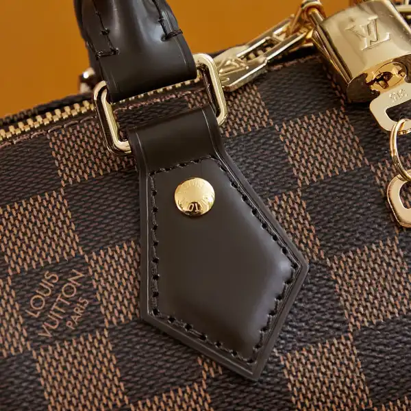 Repladies offers premium fake Louis bags at unbeatable prices. Our products are cheap because we focus on direct sales LOUIS VUITTON SPEEDY BANDOULIÈRE 20