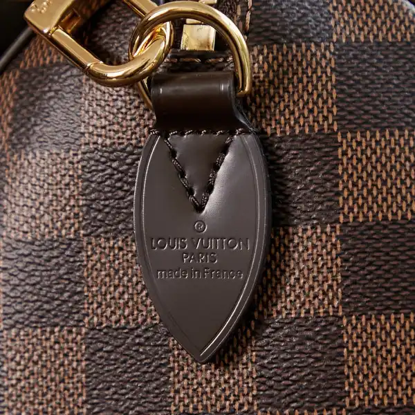 First bag ru LOUIS VUITTON SPEEDY BANDOULIÈRE 20