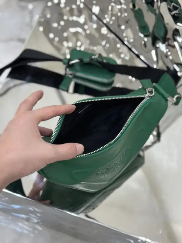 Yupoo bagsoffer PRADA Triangle BAG