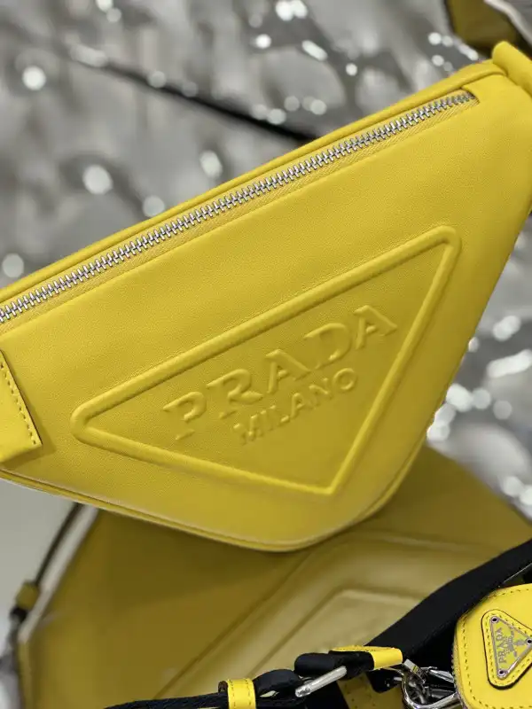 Bagsoffer PRADA Triangle BAG