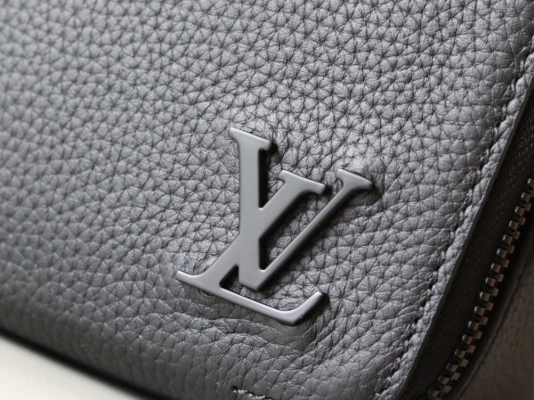 LOUIS VUITTON Alpha Wearable Wallet