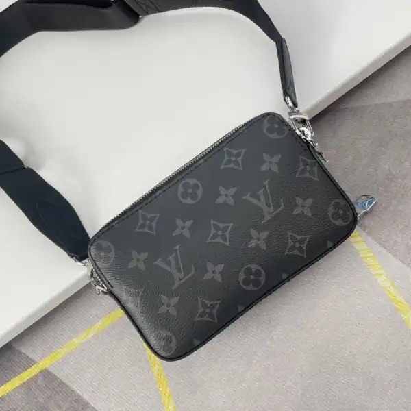 Firstbag Ru LOUIS VUITTON Alpha Wearable Wallet