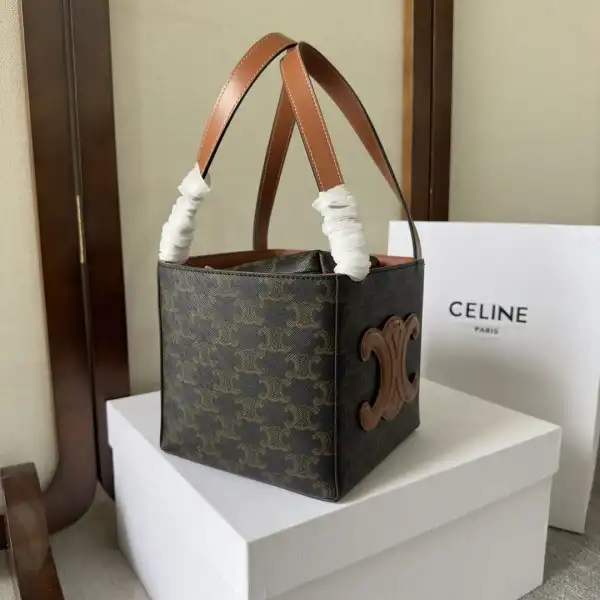 First bag ru CELIN* TEEN BESACE TRIOMPHE