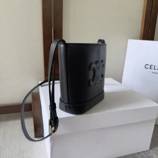 Frstbag ru CELIN* MINI BUCKET CUIR TRIOMPHE