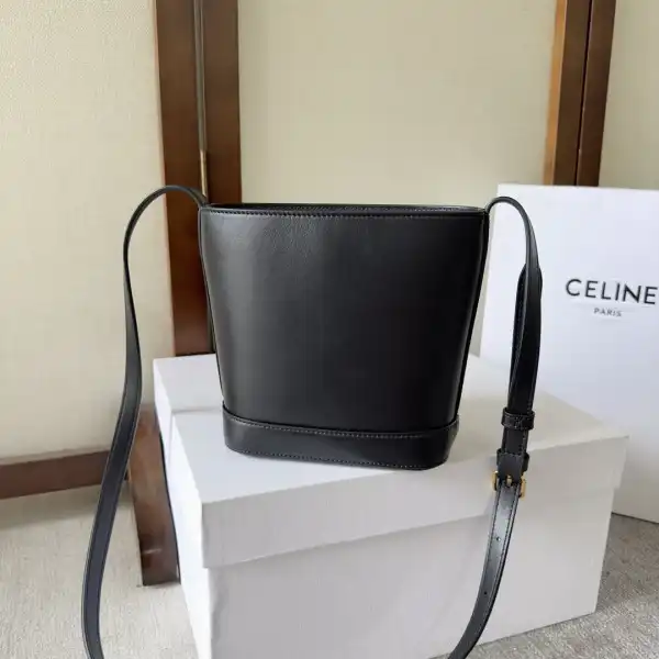 Frstbag ru CELIN* MINI BUCKET CUIR TRIOMPHE