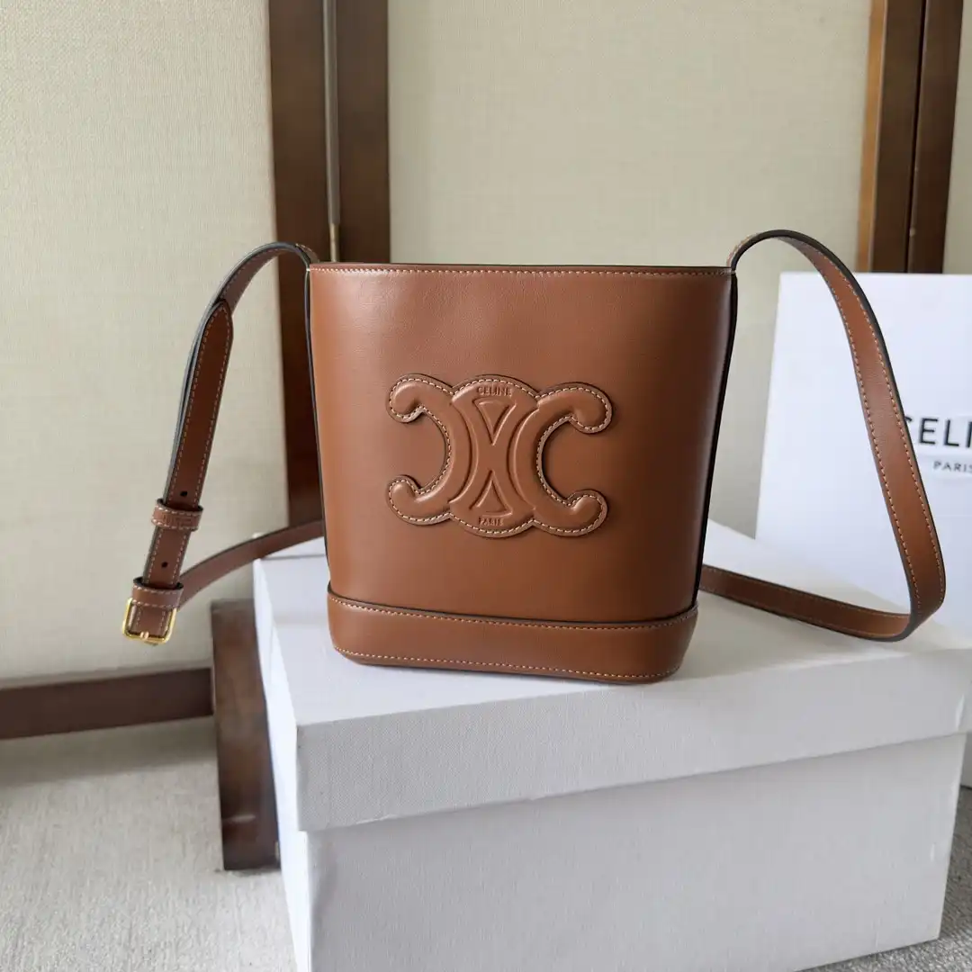 CELIN* MINI BUCKET CUIR TRIOMPHE