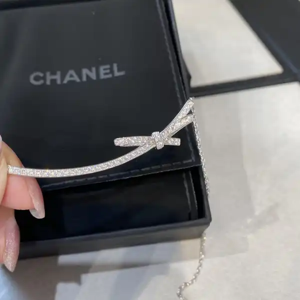 CHANEL NECKLACE