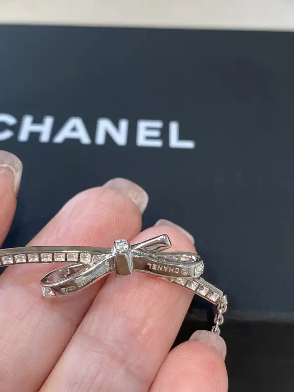 CHANEL NECKLACE