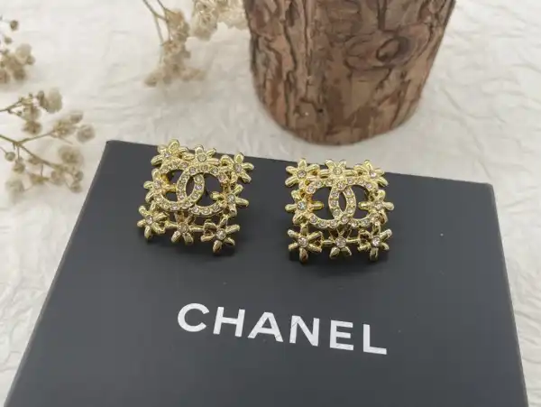 CL EARRINGS