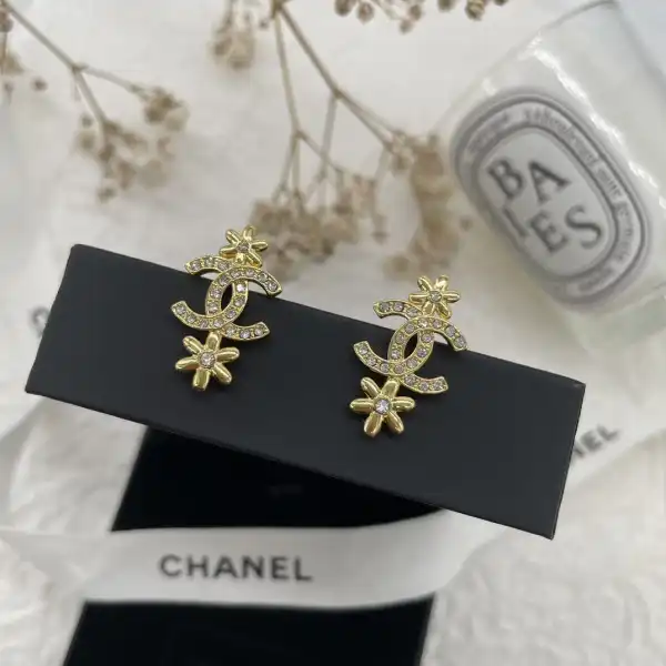 CL EARRINGS