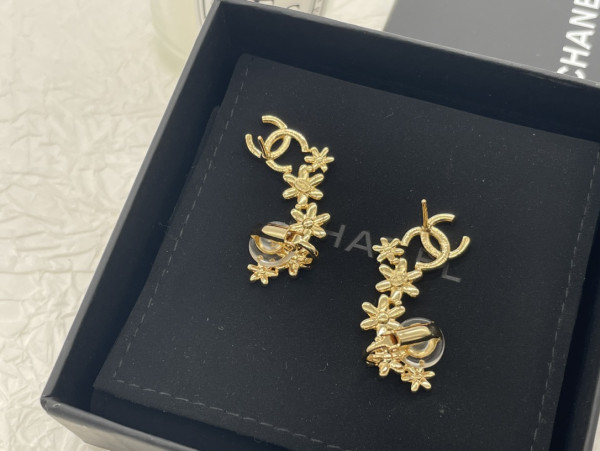 CL EARRINGS