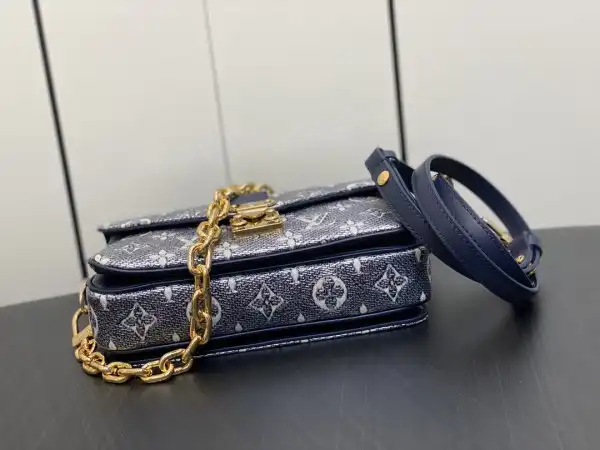 LOUIS VUITTON POCHETTE METIS EAST WEST