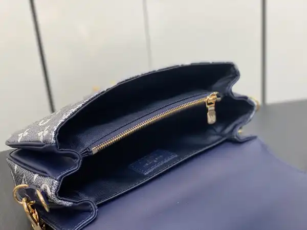 LOUIS VUITTON POCHETTE METIS EAST WEST