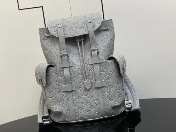 Firstbag Ru LOUIS VUITTON CHRISTOPHER PM