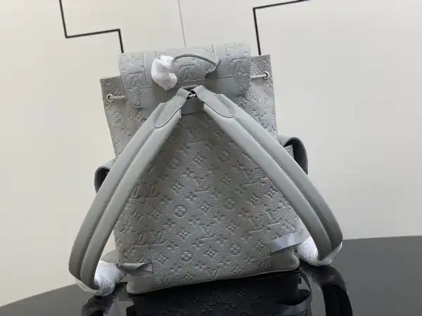 Firstbag Ru LOUIS VUITTON CHRISTOPHER PM