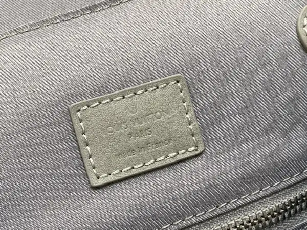 Firstbag Ru LOUIS VUITTON CHRISTOPHER PM