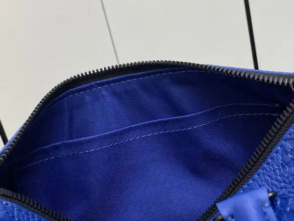 First bag ru LOUIS VUITTON KEEPALL BANDOULIÈRE 25