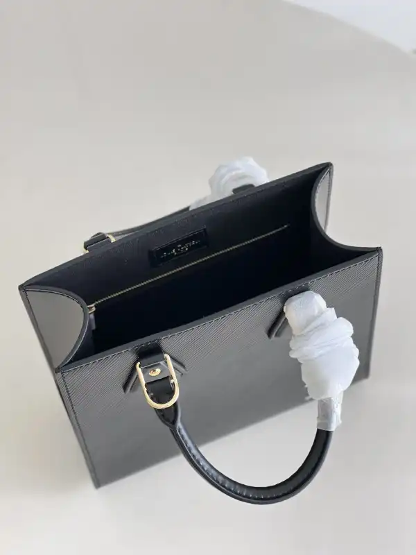 First bag ru LOUIS VUITTON PETIT SAC PLAT