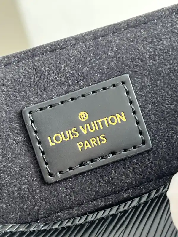 LOUIS VUITTON PETIT SAC PLAT