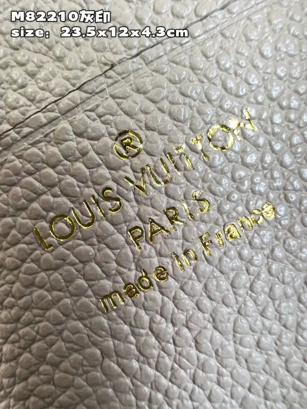 First bag ru LOUIS VUITTON Wallet on Chain Ivy