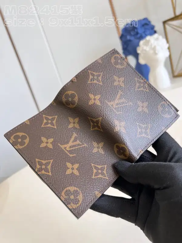 Louis Vuitton Lisa Wallet