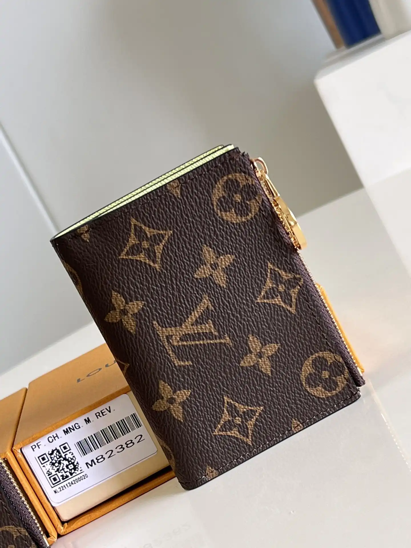 TO Louis Vuitton Lisa Wallet