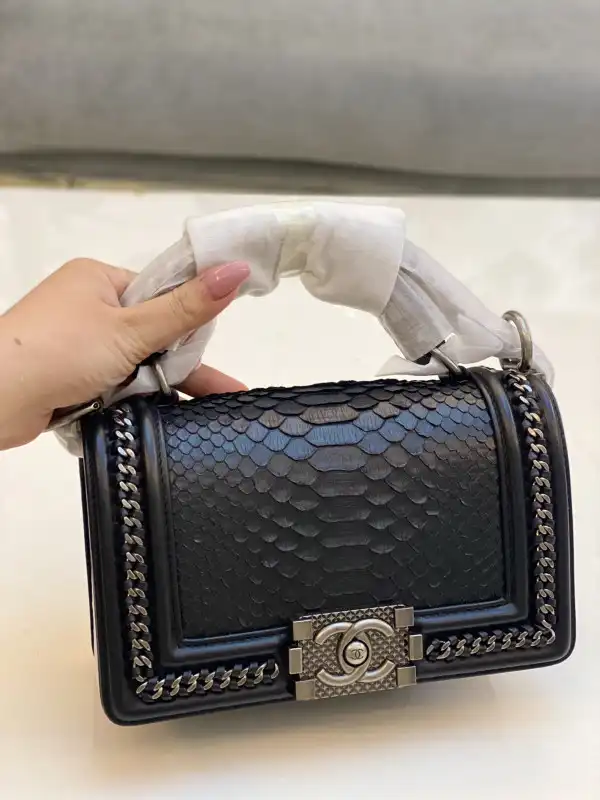 Frstbag ru CHANEL BOY BAG 20CM