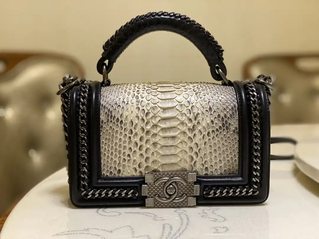 CHANEL BOY BAG 20CM