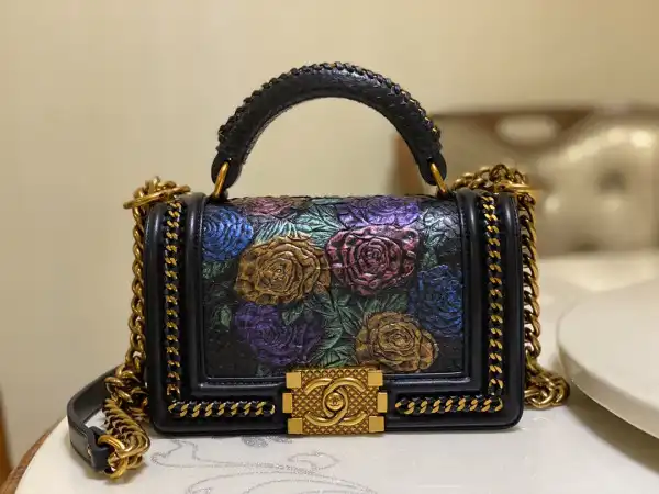 CHANEL BOY BAG 20CM