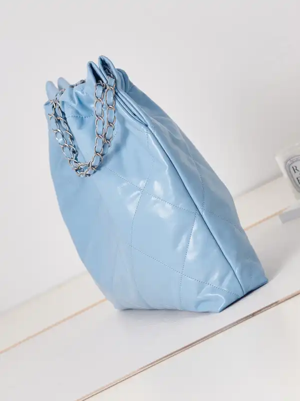 First bag ru CHANEL 22 HANDBAG