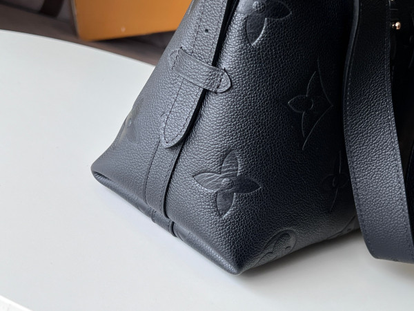 LOUIS VUITTON CARRYALL MM