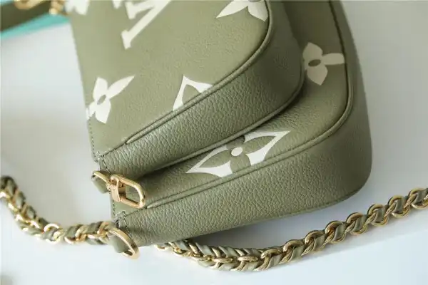 First bag ru LOUIS VUITTON MULTI POCHETTE ACCESSOIRES