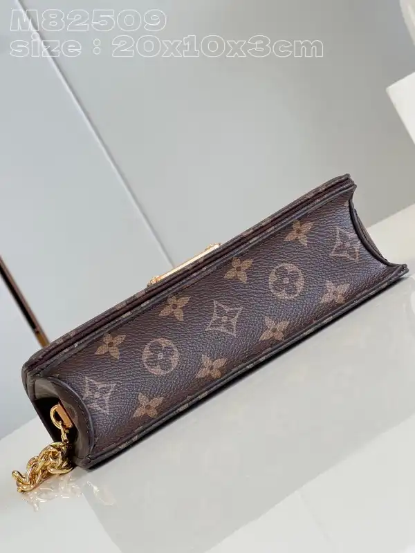 LOUIS VUITTON Wallet On Chain Lily