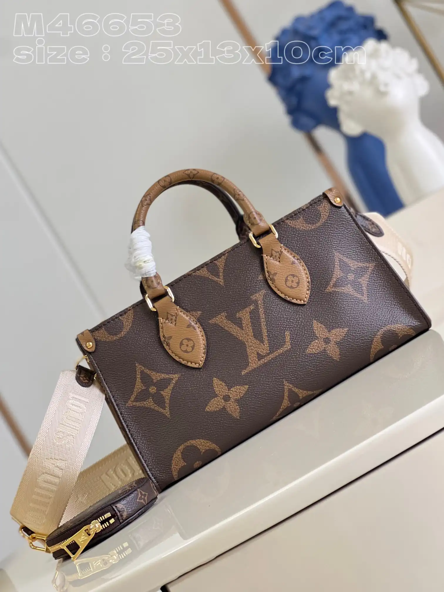 First bag ru LOUIS VUITTON ONTHEGO East West