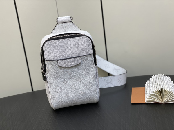 HOT SALE LOUIS VUITTON OUTDOOR SLINGBAG