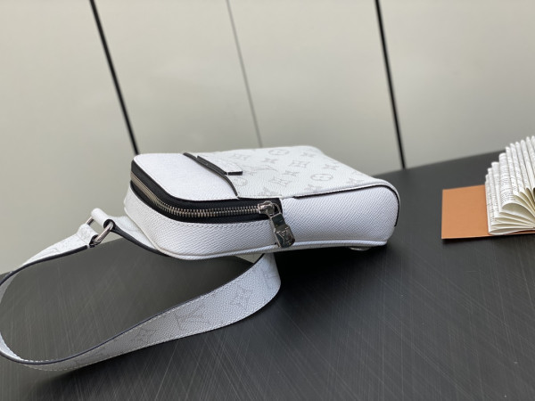 HOT SALE LOUIS VUITTON OUTDOOR SLINGBAG