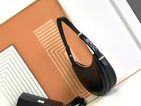 Prada Arqué leather shoulder bag-22.5*18.5*6cm