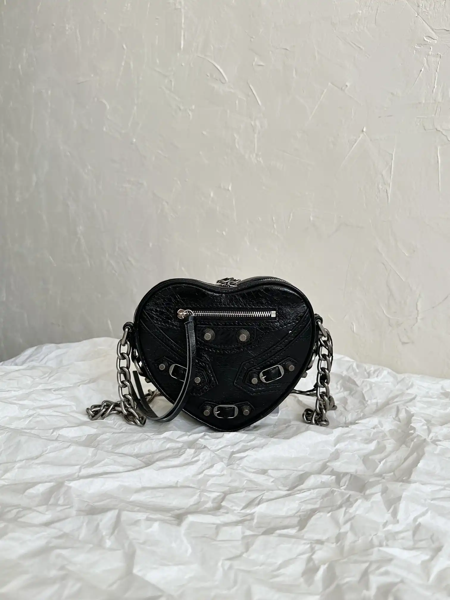 TO BALENCIAGA  Le Cagole Heart mini metallic crinkled-leather shoulder bag