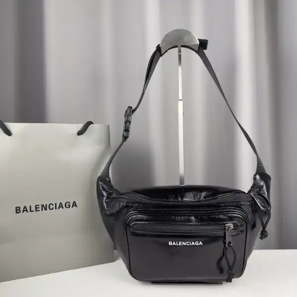 First bag ru BALENCIAGA EVERYDAY BELTPACK