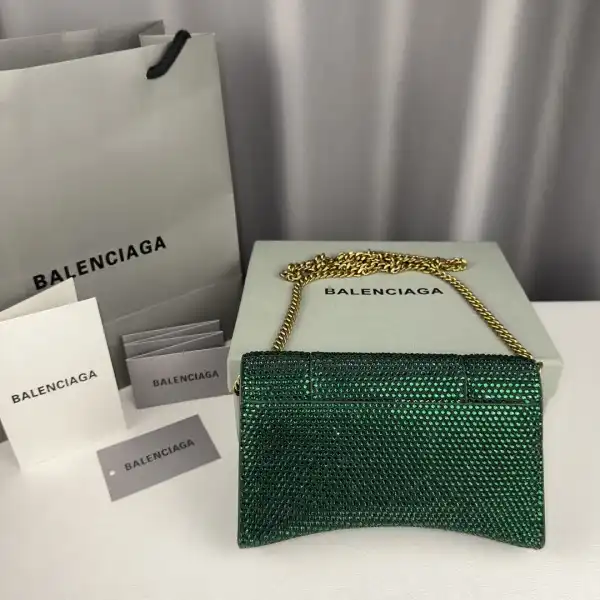 First bag ru BALENCIAGA HOURGLASS WALLET ON CHAIN