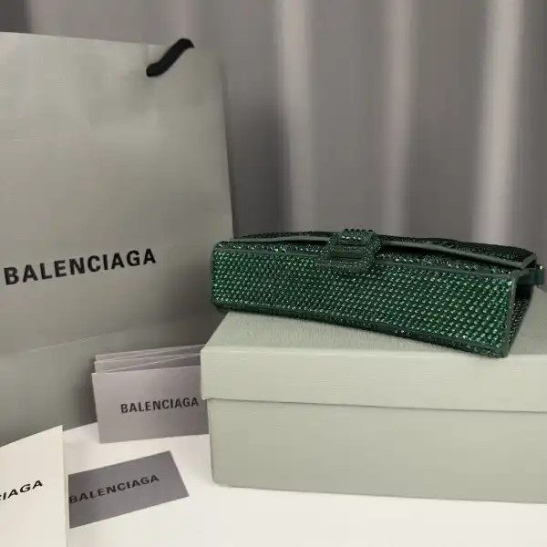 Frstbag ru BALENCIAGA HOURGLASS WALLET ON CHAIN