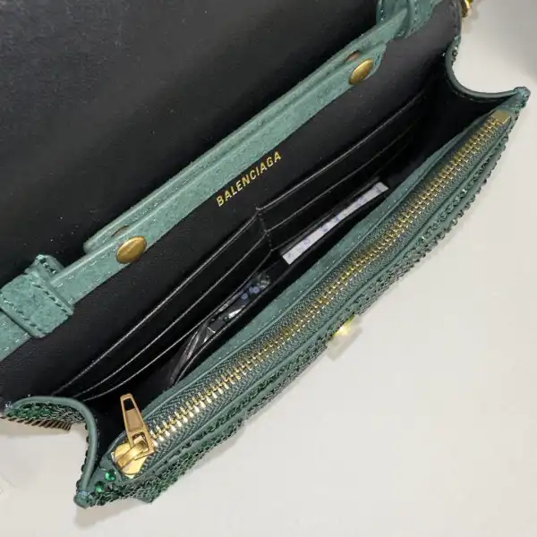 Frstbag ru BALENCIAGA HOURGLASS WALLET ON CHAIN